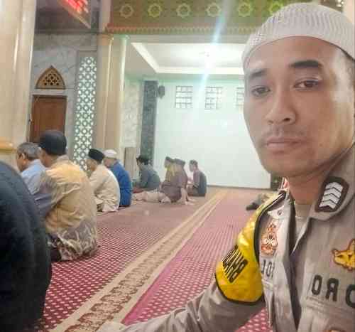 Bripka Ristyanto Aktif Subuh Keliling, Perkuat Iman dan Jalin Kedekatan dengan Jamaah