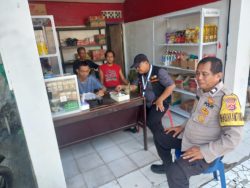 Bhabinkamtibmas Desa Sukadamai Sambangi Warung Warga, Perkuat Kemitraan dan Serap Aspirasi