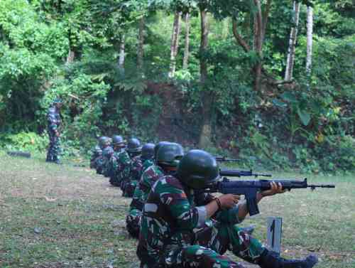 Tingkatkan Profesionalisme Prajurit, Kodim 1505/Tidore Laksanakan Latihan Menembak Senjata Ringan