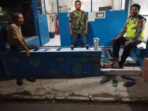 Aiptu Tri Iskandar Aktif Ronda Siskamling, Perkuat Sinergi Jaga Keamanan Lingkungan