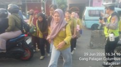 Aiptu Sapudin Hadir Atur Lalu Lintas Sore, Arus Kendaraan di Pertigaan Columbus Cikupa Tetap Lancar