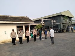 Polsek Cikupa Kawal Aksi Buruh PT Doga Group Internasional Secara Humanis, Situasi Tetap Aman dan Kondusif