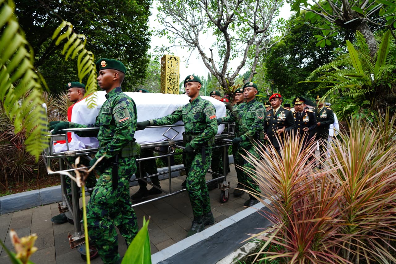 Panglima TNI Hadiri Upacara Pemakaman Jenderal TNI (Purn) Ryamizard Ryacudu Panglima TNI Hadiri Upacara Pemakaman Jenderal TNI (Purn) Ryamizard Ryacudu