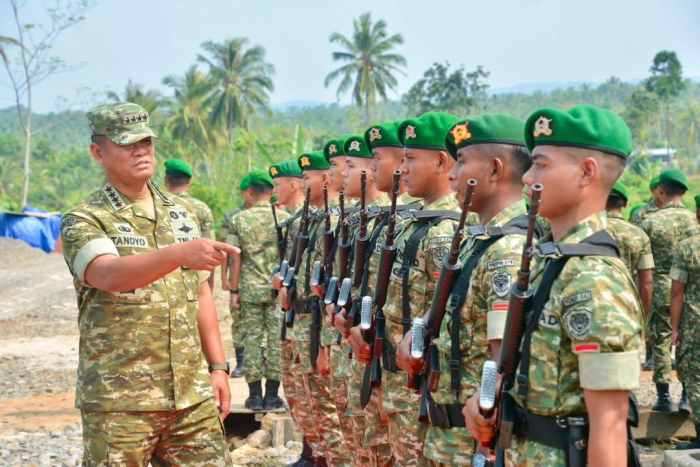 Wapang TNI Tinjau Yonif TP 842/Badak Sakti, Dukung Pertahanan dan Ekonomi Daerah Wapang TNI Tinjau Yonif TP 842/Badak Sakti, Dukung Pertahanan dan Ekonomi Daerah
