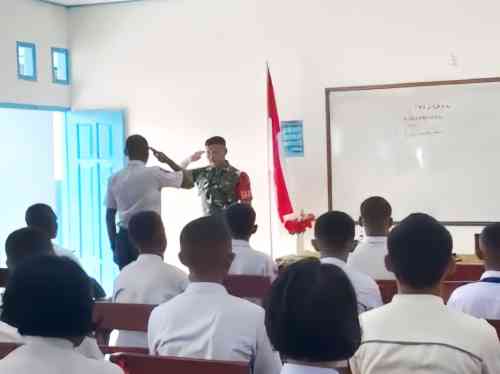 Babinsa Koramil Timika Beri Pembekalan kepada Siswa-Siswi Baru SMA Taruna Timika