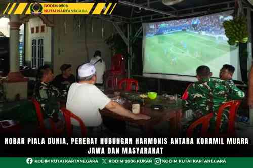 Nobar Piala Dunia, Pererat Hubungan Harmonis antara Koramil Muara Jawa dan Masyarakat Nobar Piala Dunia, Pererat Hubungan Harmonis antara Koramil Muara Jawa dan Masyarakat