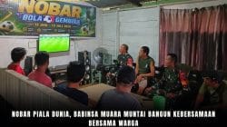 Nobar Piala Dunia, Babinsa Muara Muntai Bangun Kebersamaan Bersama Warga