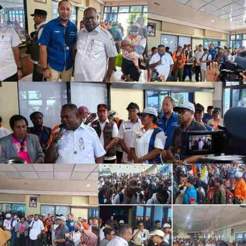 Kacab Pelni Sorong Hadiri Kedatangan Kontingen Pesparawi PBD Tiba di Pelabuhan Sorong Mengunakan KM Tatamailau