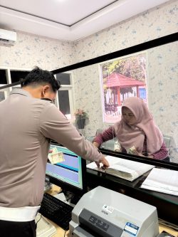 Pelayanan Polantas Tuban Kembali Curi Perhatian, Warga Merasa Terbantu Urus SIM, STNK dan BPKB Pelayanan Polantas Tuban Kembali Curi Perhatian, Warga Merasa Terbantu Urus SIM, STNK dan BPKB