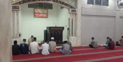Program Suling Kapolda Banten, Bhabinkamtibmas Polsek Cikupa Pererat Silaturahmi dengan Warga Lewat Salat Subuh Berjamaah