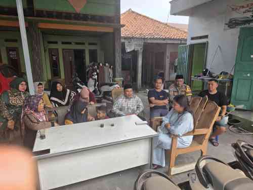 Bhabinkamtibmas Desa Pasir Jaya Sambangi Pos Kamling, Perkuat Sinergi Warga Jaga Keamanan Lingkungan