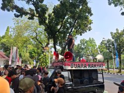 Warga Kampung Baru Gelar Aksi di Balai Kota DKI Tuntut Eksekusi Putusan Pengadilan