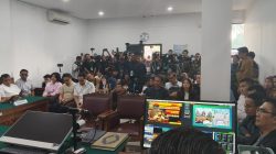 Pendukung Roy Suryo Sampaikan Aspirasi di Depan PN Jakarta Selatan, Situasi Tetap Kondusif