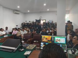 Pendukung Roy Suryo Sampaikan Aspirasi di Depan PN Jakarta Selatan, Situasi Tetap Kondusif