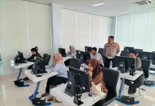 Kisah Warga Tuban Temukan Jalan Keluar, Polantas Bantu Urusan SIM, STNK, dan BPKB Kisah Warga Tuban Temukan Jalan Keluar, Polantas Bantu Urusan SIM, STNK, dan BPKB