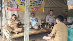 Bhabinkamtibmas Desa Bojong Gelar Warung Bhinneka, Serap Aspirasi Warga Demi Ciptakan Kamtibmas Kondusif Bhabinkamtibmas Desa Bojong Gelar Warung Bhinneka, Serap Aspirasi Warga Demi Ciptakan Kamtibmas Kondusif