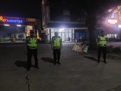 Kanit Lantas Polsek Cikupa Pimpin Patroli KRYD, Antisipasi Gangguan Kamtibmas di Sejumlah Titik Rawan Kanit Lantas Polsek Cikupa Pimpin Patroli KRYD, Antisipasi Gangguan Kamtibmas di Sejumlah Titik Rawan