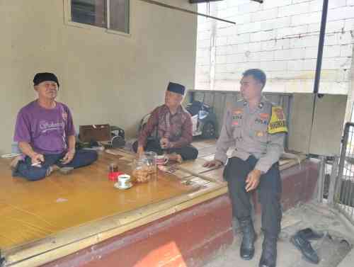 Bhabinkamtibmas Kelurahan Sukamulya Sambangi Tokoh Masyarakat, Perkuat Sinergi Jaga Kamtibmas
