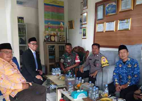 Bhabinkamtibmas Desa Bitung Jaya Sambangi Kepala MIN 4 Tangerang, Perkuat Sinergi Ciptakan Kamtibmas Kondusif
