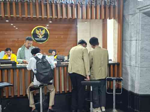 Datangi MK, Simpul Mahasiswa UGM Perjuangkan Anggaran Pendidikan Sesuai Amanat Konstitusi Datangi MK, Simpul Mahasiswa UGM Perjuangkan Anggaran Pendidikan Sesuai Amanat Konstitusi
