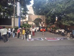Desak Transparansi Kasus Dugaan Korupsi, Serdadu Muda Nusantara Gelar Aksi di Kebayoran Baru Desak Transparansi Kasus Dugaan Korupsi, Serdadu Muda Nusantara Gelar Aksi di Kebayoran Baru