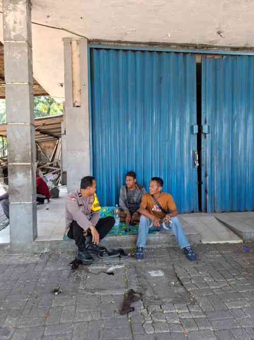 Program Polisi Peduli Pengangguran, Bhabinkamtibmas Polsek Cikupa Berikan Motivasi dan Edukasi kepada Warga