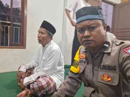 Bhabinkamtibmas Desa Cikupa Laksanakan Program Subuh Keliling, Pererat Silaturahmi dan Sampaikan Pesan Kamtibmas Bhabinkamtibmas Desa Cikupa Laksanakan Program Subuh Keliling, Pererat Silaturahmi dan Sampaikan Pesan Kamtibmas