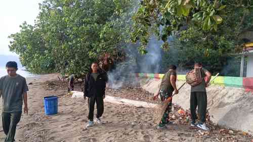 Jaga Keindahan Wisata, Kodim 1505/Tidore Bersihkan Pantai Jaga Keindahan Wisata, Kodim 1505/Tidore Bersihkan Pantai