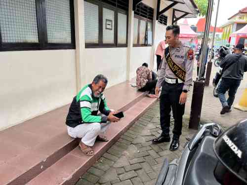 Polantas Tuban Dekatkan Layanan SIM, STNK dan BPKB, Warga Tuban Sambut Antusias Polantas Tuban Dekatkan Layanan SIM, STNK dan BPKB, Warga Tuban Sambut Antusias