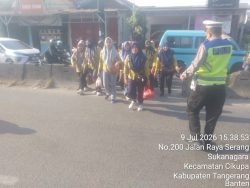 AIPTU Asep Kusheri Laksanakan PECAK Sore Hari, Wujudkan Kamseltibcar Lantas di Jalan Raya Serang Cikupa AIPTU Asep Kusheri Laksanakan PECAK Sore Hari, Wujudkan Kamseltibcar Lantas di Jalan Raya Serang Cikupa