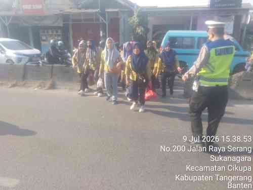 AIPTU Asep Kusheri Laksanakan PECAK Sore Hari, Wujudkan Kamseltibcar Lantas di Jalan Raya Serang Cikupa