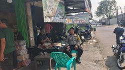 Bhabinkamtibmas Desa Sukanagara Sambangi Warga, Perkuat Kemitraan dan Sosialisasikan Layanan Call Center 110 Bhabinkamtibmas Desa Sukanagara Sambangi Warga, Perkuat Kemitraan dan Sosialisasikan Layanan Call Center 110