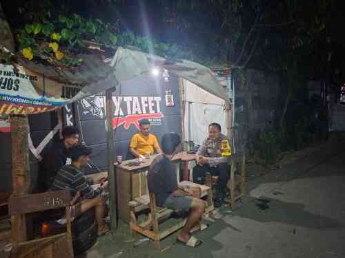 Bhabinkamtibmas Desa Cikupa Sambangi Pos Satkamling, Perkuat Sinergi dan Sosialisasikan Layanan Call Center 110 Bhabinkamtibmas Desa Cikupa Sambangi Pos Satkamling, Perkuat Sinergi dan Sosialisasikan Layanan Call Center 110