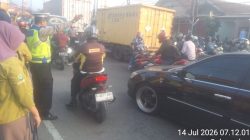 Personel Lantas Polsek Cikupa Laksanakan PECAK Pagi, Wujudkan Kamseltibcar di Simpang Columbus PT Cingluh Personel Lantas Polsek Cikupa Laksanakan PECAK Pagi, Wujudkan Kamseltibcar di Simpang Columbus PT Cingluh