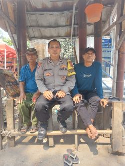 Bhabinkamtibmas Polsek Cikupa Pererat Kemitraan dengan Warga Melalui Sambang Kamtibmas di Desa Sukadamai Bhabinkamtibmas Polsek Cikupa Pererat Kemitraan dengan Warga Melalui Sambang Kamtibmas di Desa Sukadamai