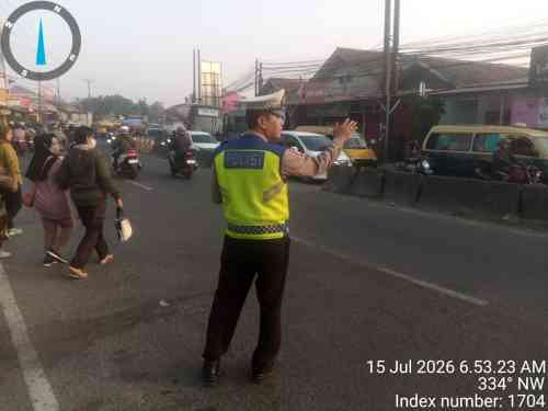 Personel Lantas Polsek Cikupa Laksanakan PECAK Pagi, Wujudkan Kamseltibcar Lantas di Jam Sibuk