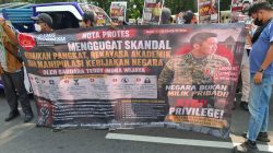 Puluhan Massa GAMIS Unjuk Rasa di Depan BSI Tower Monas, Ini Tuntutan Lengkapnya Puluhan Massa GAMIS Unjuk Rasa di Depan BSI Tower Monas, Ini Tuntutan Lengkapnya