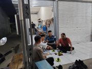 Bhabinkamtibmas Polsek Cikupa Sambangi Warung Kamtibmas di Kelurahan Sukamulya, Serap Aspirasi Warga
