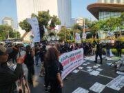 Jelang Rencana Pengosongan Lahan, Warga Kwini 8 Serukan Dialog dan Keadilan di Depan Monas