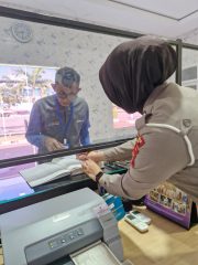 Cerita dari Tuban, Polantas Tuban Bantu Warga Selesaikan Kebingungan SIM, STNK, dan BPKB