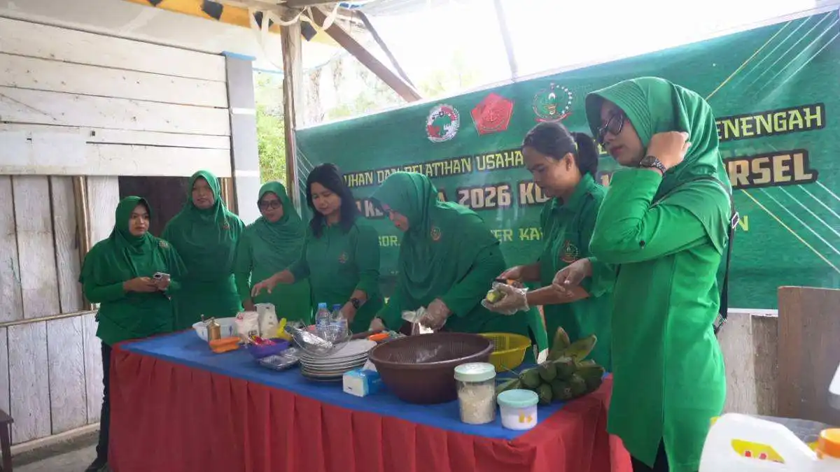 Dansatgas TMMD Ke-129 Kodim 1807/Sorsel Bersama Persit Dorong Kemandirian Ekonomi Warga Melalui Penyuluhan dan Pelatihan UMKM