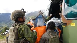Koops TNI Habema Berhasil Evakuasi Pilot PT AMA Air Melalui Operasi Khusus dan SAR Taktis Koops TNI Habema Berhasil Evakuasi Pilot PT AMA Air Melalui Operasi Khusus dan SAR Taktis