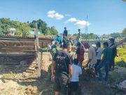 Semangat Gotong Royong Satgas TMMD ke-129 Kodim 1505/Tidore dan Warga Bangun Drainase di Desa Lolobata