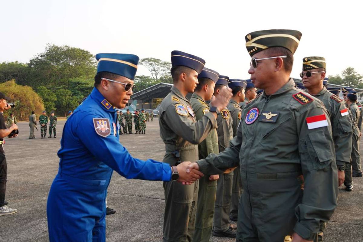 Panglima TNI Tinjau Kesiapan Alutsista Demo Udara HUT Ke-81 RI Panglima TNI Tinjau Kesiapan Alutsista Demo Udara HUT Ke-81 RI