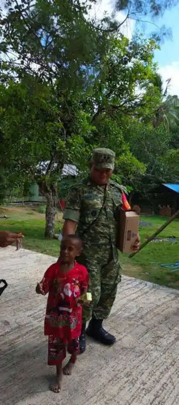 Hangatkan Kebersamaan, Dansatgas TMMD Ke-129 Kodim 1807/Sorsel Berbagi Keceriaan Bersama Anak-Anak Kampung Sesor