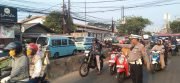 Kanit Lantas Polsek Cikupa Aktif Pantau Arus Lalu Lintas Sore, Wujudkan Kamseltibcar di Jalur Padat Cikupa