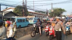 Kanit Lantas Polsek Cikupa Aktif Pantau Arus Lalu Lintas Sore, Wujudkan Kamseltibcar di Jalur Padat Cikupa