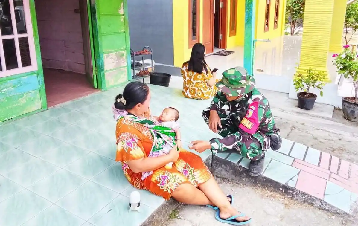 Menyapa Hati di Teras Rumah: Cara Babinsa Kesongo Rajut Kebersamaan di TMMD 129 Bojonegoro Menyapa Hati di Teras Rumah: Cara Babinsa Kesongo Rajut Kebersamaan di TMMD 129 Bojonegoro