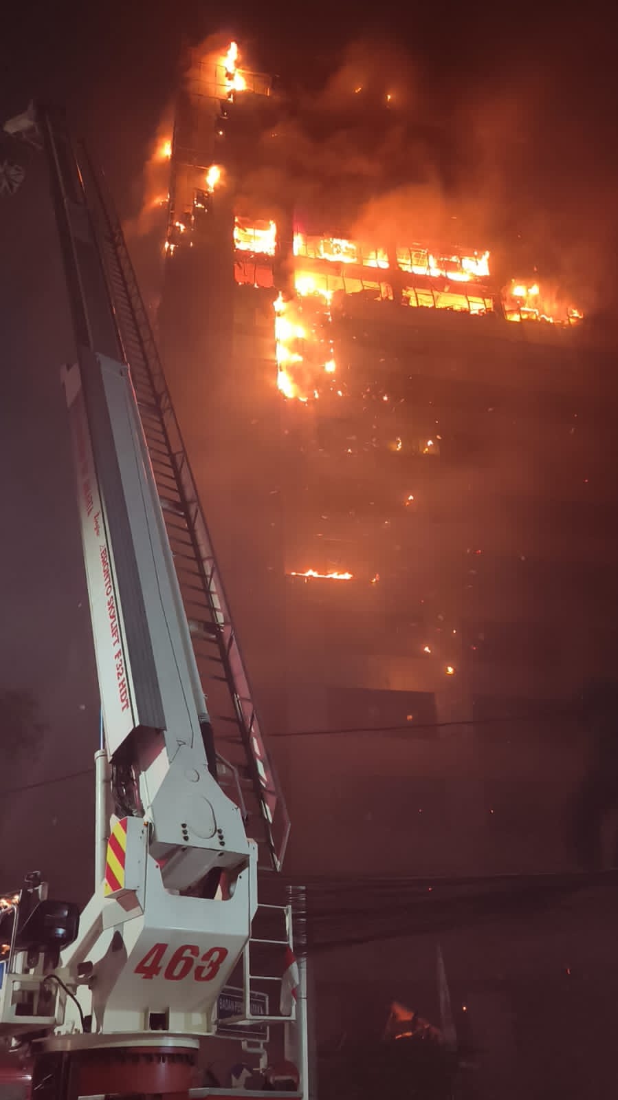 Kebakaran Hebat Melanda Gedung Bapenda DKI Jakarta, Lantai 6 hingga 16 Terbakar