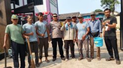 Bhabinkamtibmas Polsek Cikupa Bersama Warga dan Linmas Gelar Kerja Bakti di Desa Bitung Jaya